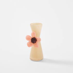 https://s3-ap-southeast-2.amazonaws.com/fusionfactory.commerceconnect.bbnt.production/pim_media/000/223/186/M_F__S26-27_Florian_Glass_Vase_Sml_Ecru_Pink_27332201_SI.jpg?1791157399
