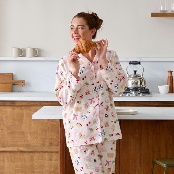 https://s3-ap-southeast-2.amazonaws.com/fusionfactory.commerceconnect.bbnt.production/pim_media/000/210/321/Pastry_Club_Flannelette_Pyjamas.jpg?1772066401