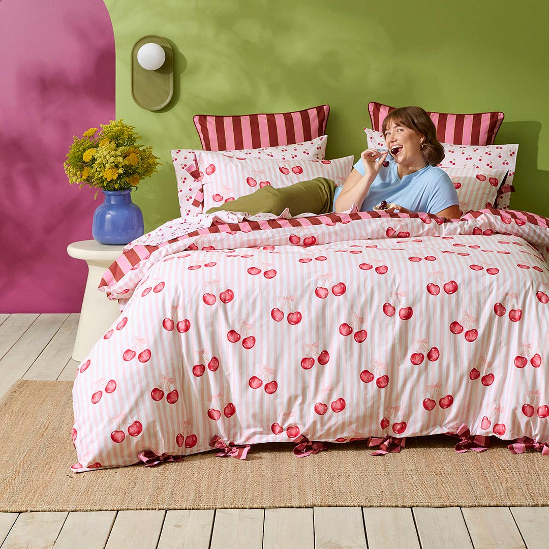 https://s3-ap-southeast-2.amazonaws.com/fusionfactory.commerceconnect.bbnt.production/pim_media/000/211/273/SC_W26_Bedlinen_BOP_Berry_Cherry_QQC_3_SI.jpg?1773635120
