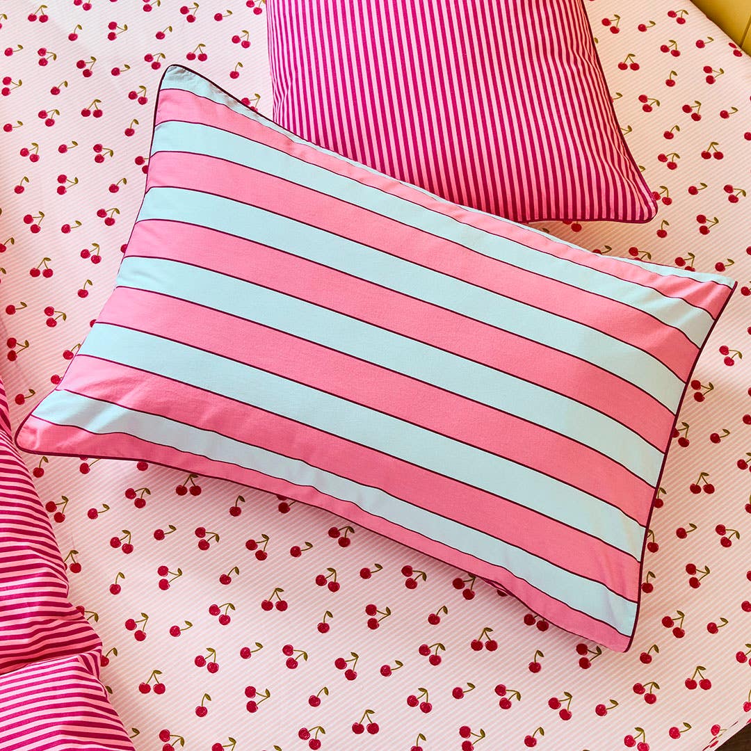 https://s3-ap-southeast-2.amazonaws.com/fusionfactory.commerceconnect.bbnt.production/pim_media/000/212/546/SC_W26_Bedlinen_BOP_Genie_Stripe_QQC_Pillow_SI.jpg?1776146318