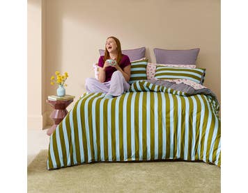 https://s3-ap-southeast-2.amazonaws.com/fusionfactory.commerceconnect.bbnt.production/pim_media/000/212/623/SC_W26_Bedlinen_BOP_Oscar_Stripe_QQC_2_V2_SI.jpg?1776217385