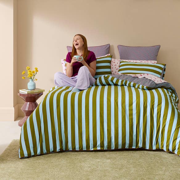 https://s3-ap-southeast-2.amazonaws.com/fusionfactory.commerceconnect.bbnt.production/pim_media/000/212/623/SC_W26_Bedlinen_BOP_Oscar_Stripe_QQC_2_V2_SI.jpg?1776217385