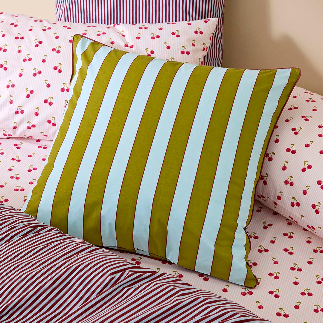 https://s3-ap-southeast-2.amazonaws.com/fusionfactory.commerceconnect.bbnt.production/pim_media/000/212/624/SC_W26_Bedlinen_BOP_Oscar_Stripe_QQC_Euro_SI.jpg?1776217385