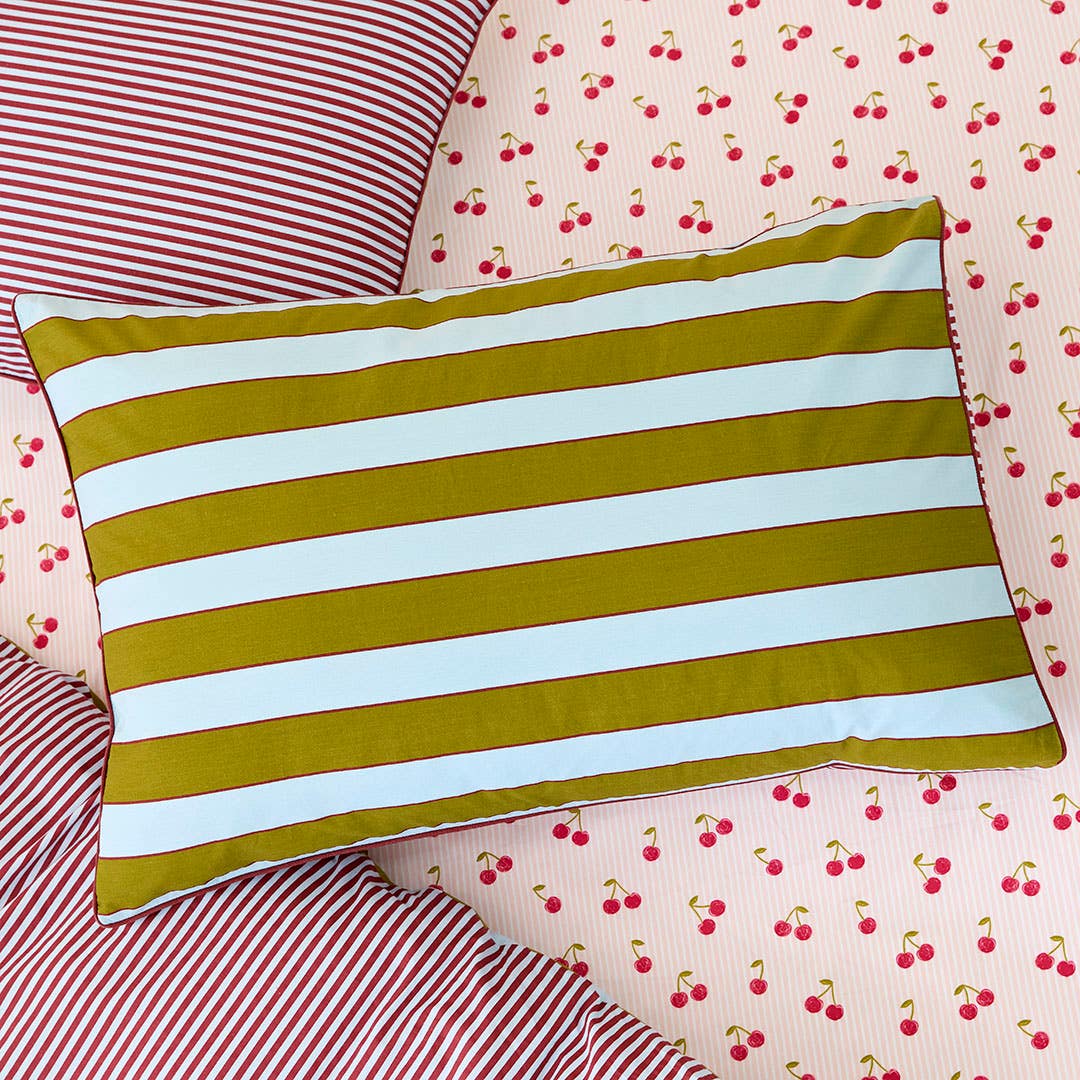 https://s3-ap-southeast-2.amazonaws.com/fusionfactory.commerceconnect.bbnt.production/pim_media/000/212/625/SC_W26_Bedlinen_BOP_Oscar_Stripe_QQC_Pillow_SI.jpg?1776217385
