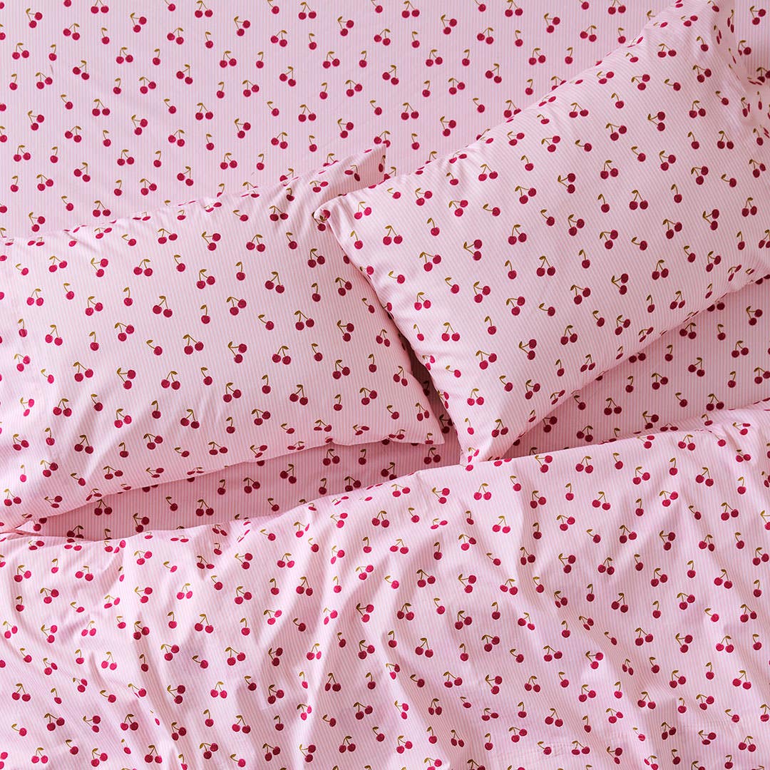https://s3-ap-southeast-2.amazonaws.com/fusionfactory.commerceconnect.bbnt.production/pim_media/000/211/735/Studio_Collection_BOP_Sheets-Cherry-Stripe_SI.jpg?1774325763