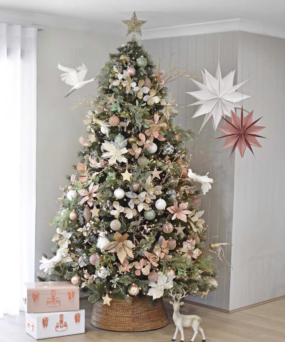 Step-by-Step: How To Decorate An Insta-Worthy Christmas Tree