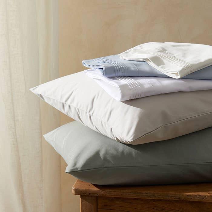 Arkwright 6-Pack Flat Bed Sheets, White, 200 Thread Count Cotton Blend - Full, Queen, King Sizes
