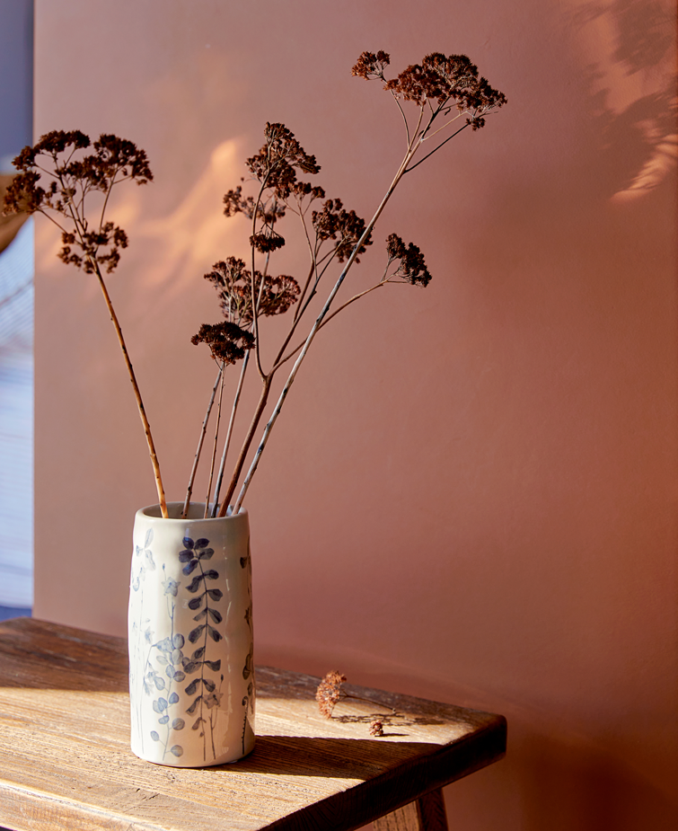 Esta Vase