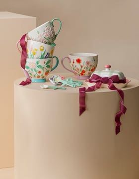 SCENTED CANDLES & DIFFUSERS